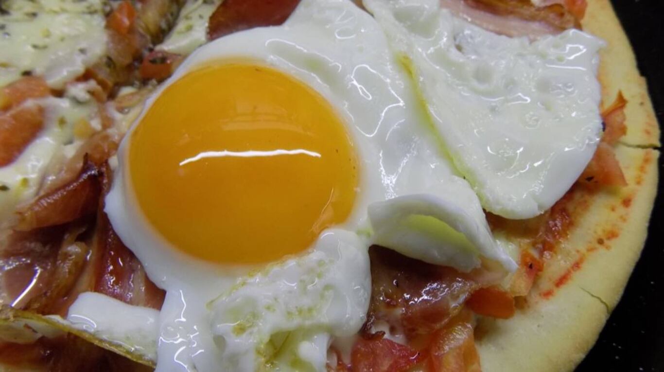 Huevos con tomate y panceta: el desayuno que convierte lo clásico en exquisito