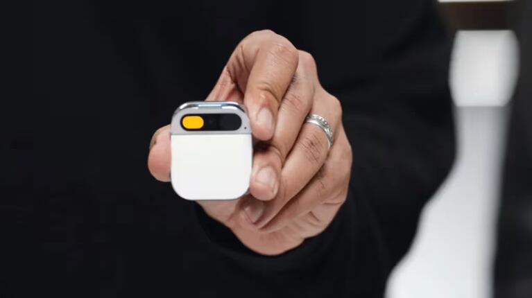 Humane lanza AI Pin, el ‘wearable’ con inteligencia artificial y sin pantalla para reemplazar el smartphone