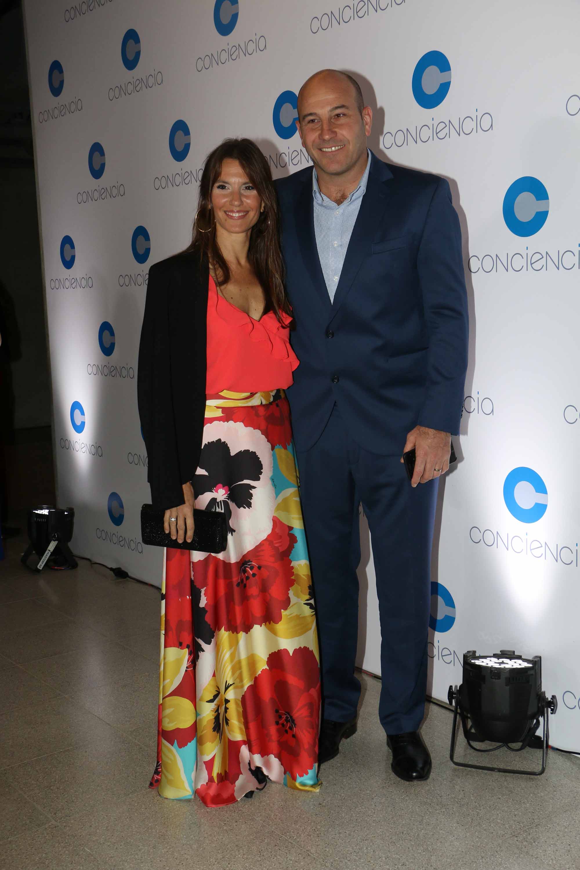 Ileana Luetic Y Martiniano Molina  en la cena de gala de la fundación Conciencia. (Foto: Movilpress)