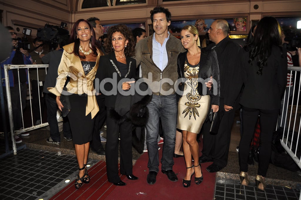 Iliana y Marina Calabró con Coca y Martín Albrecht. (Foto: Jennifer Rubio-Ciudad.com)