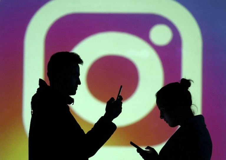 Instagram está experimentando con anuncios cortos de tres a cinco segundos que son obligatorios y están en el feed de usuarios mayores de 18 años.
