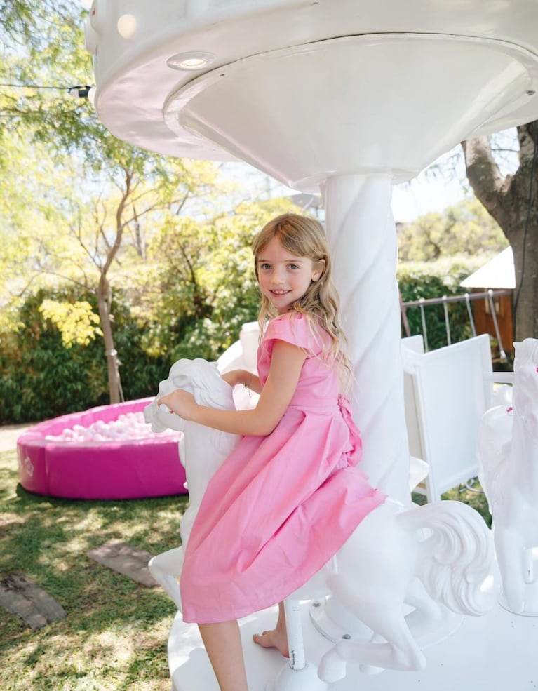 Isabella celebró sus 8 años en una fiesta con temática Hello Kitty.