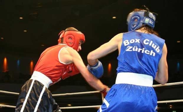 Jan, de azul boxeando. (Foto: Facebook Jan Aleksandar Tibai)