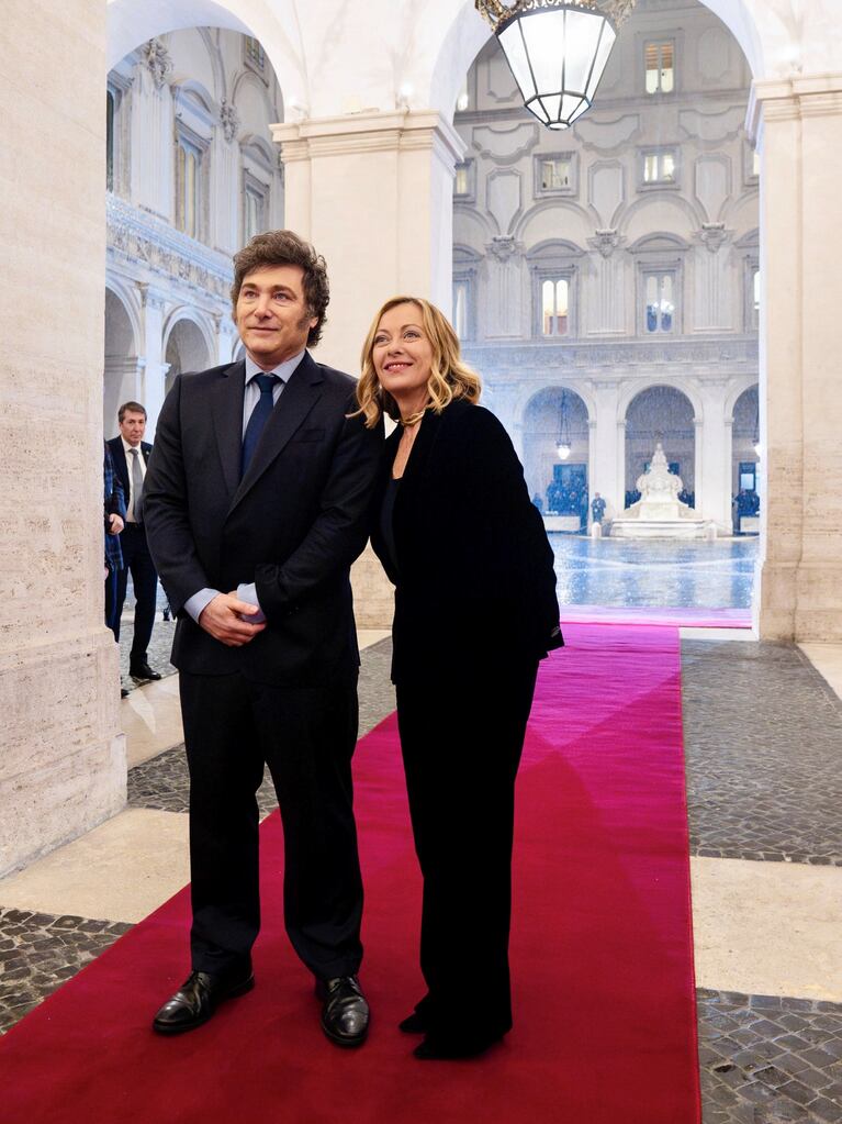 Javier Milei y Giorgia Meloni en Italia. (Foto: EFE)