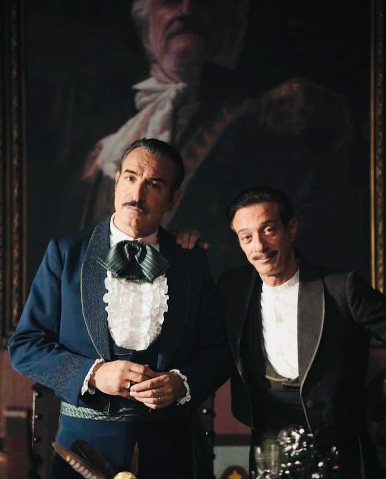 Jean Dujardin como Diego de la Vega, El Zorro y Salvatore Ficarra como Bernardo (Foto: Paramount+)