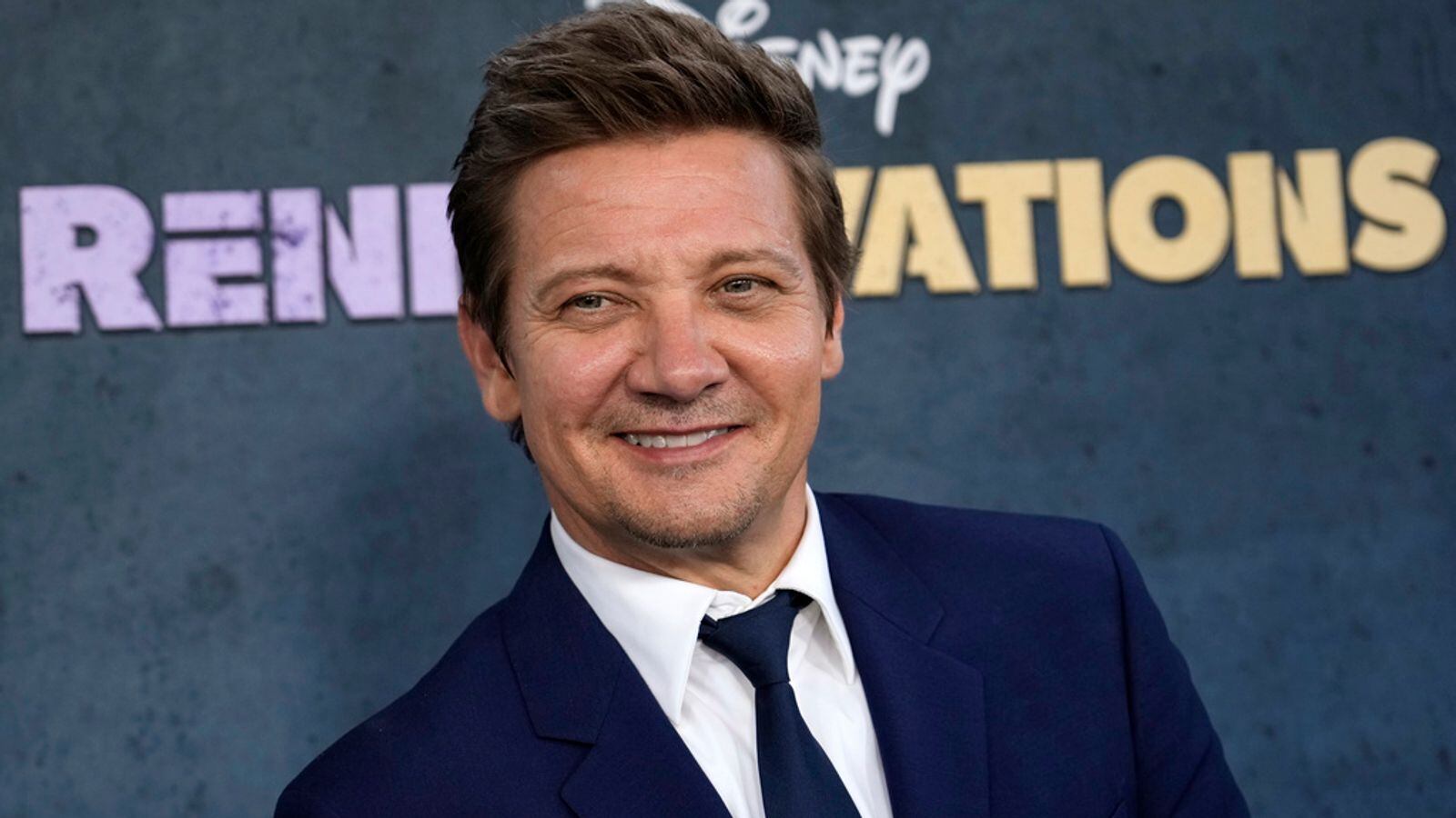 Jeremy Renner se une al reparto de Knives Out