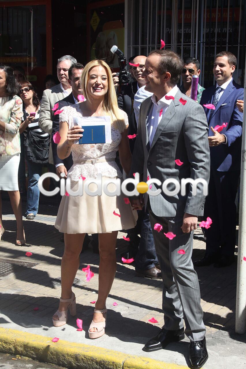 Jésica Cirio y Martín Insaurralde luego de casarse. (Foto: Movilpress)