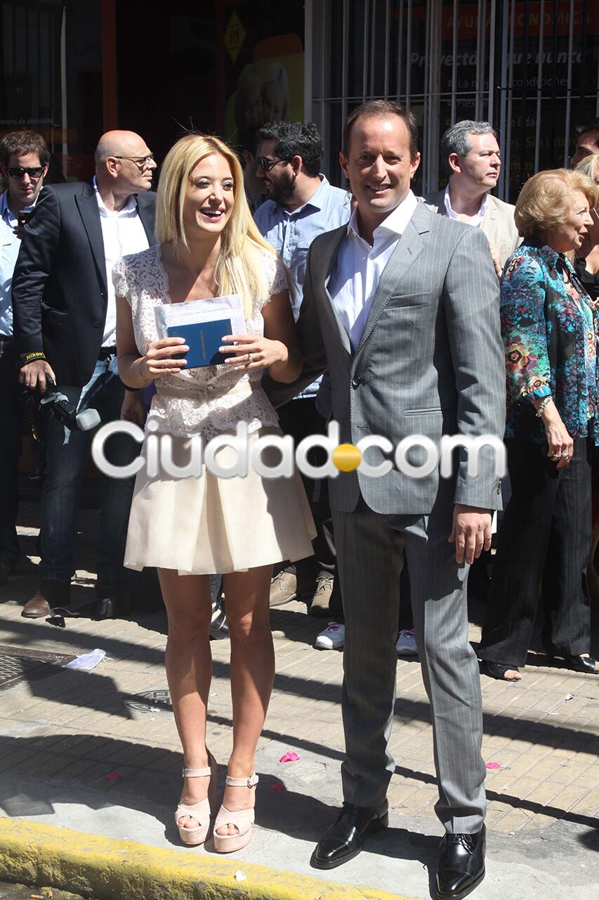 Jésica Cirio y Martín Insaurralde, tras dar el sí. (Foto: Movilpress)