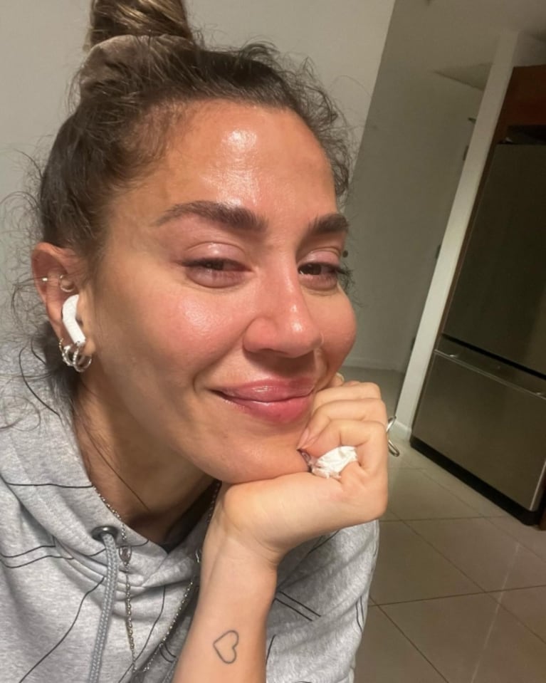 Jimena Barón compartió una foto llorando en sus redes sociales: "Le escribí una canción a mi infancia"