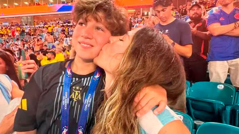 Jimena Barón junto a su hijo Morrison.