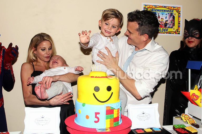 Jimena Cyrulnik y Lucas Kirby celebraron el cumple de Calder en familia (Fotos: Jennfier Rubio). 