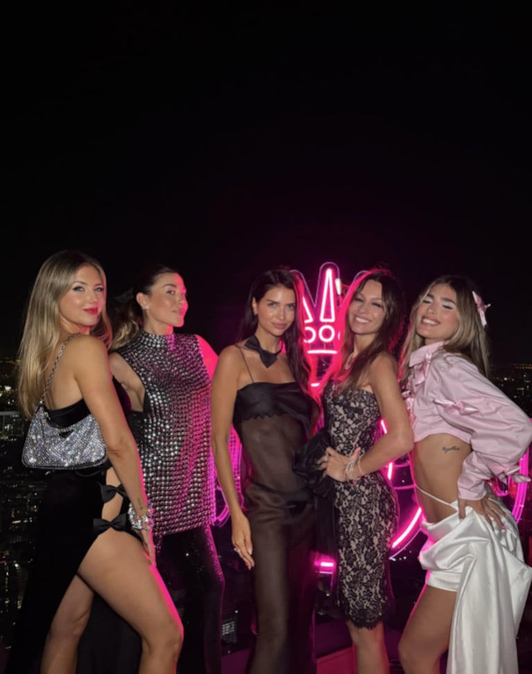 Jimena, Pampita, Julieta, Zaira y Stephanie en Tailandia.