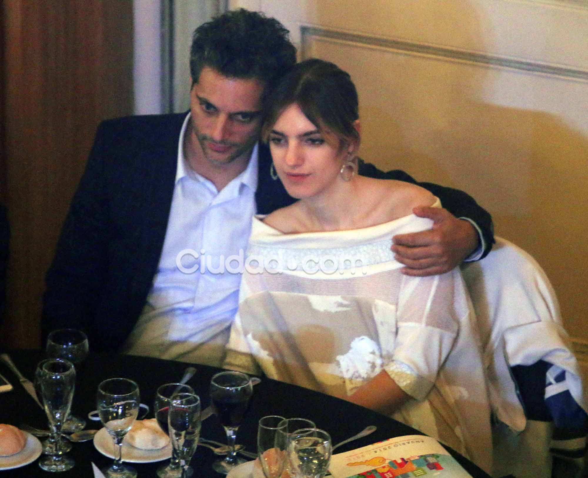 Joaquín Furriel y su novia, también acaramelados (Fotos: Movilpress).