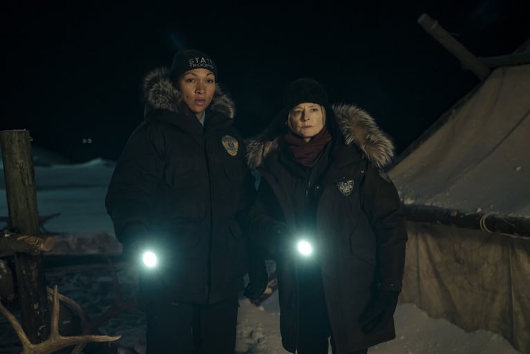  Jodie Foster y Kali Reis como Liz Danvers y Evangeline Navarro en "True Detective: Noche Polar"