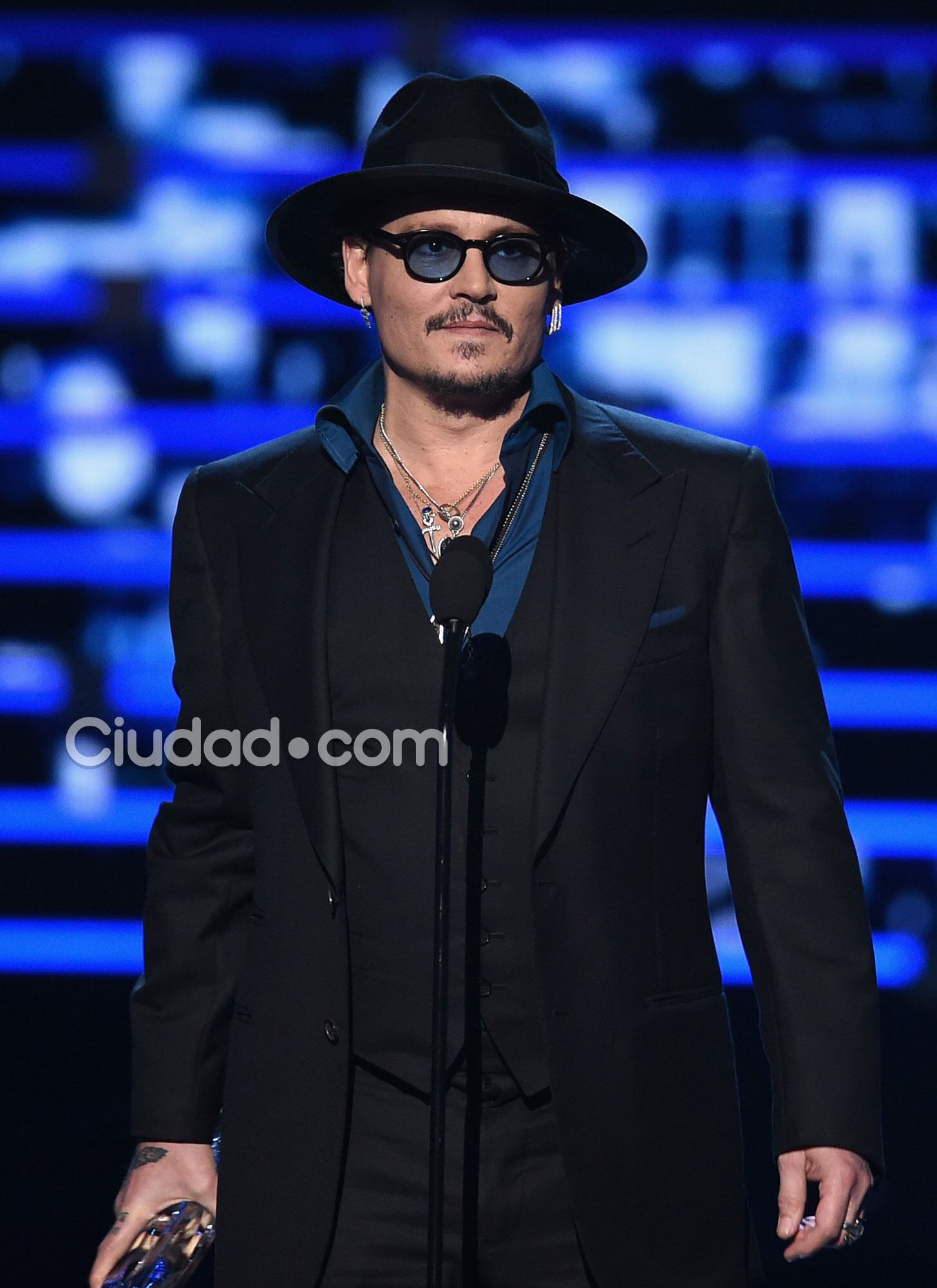 Johnny Depp, el galán infaltable en la entrega de premios (Fotos: AFP).  