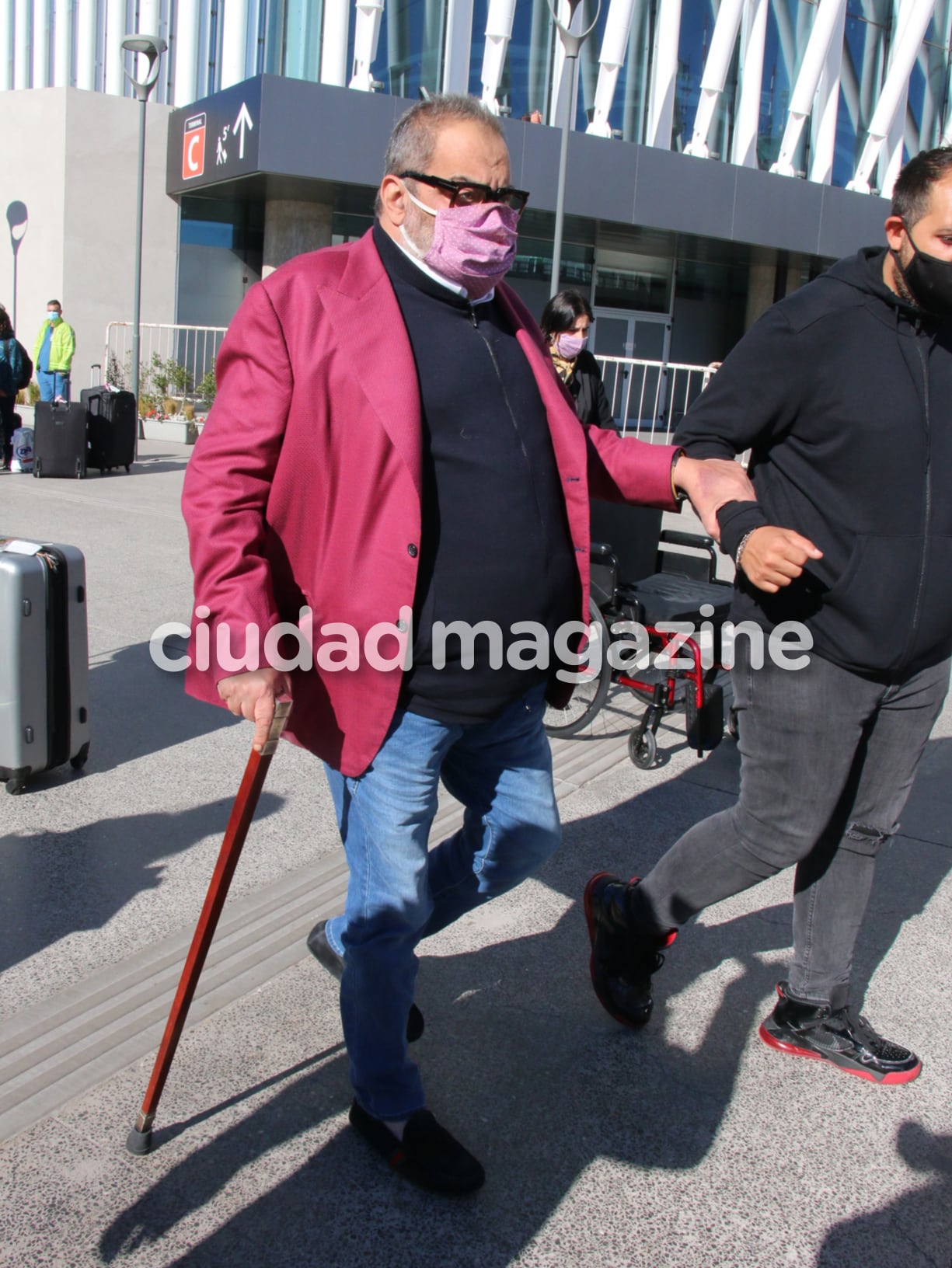 Jorge Lanata regresó al país con su novia, Elba Marcovecchio. Foto: Movilpress