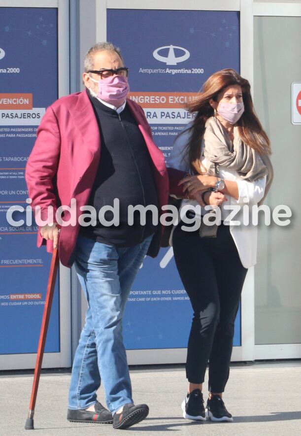 Jorge Lanata regresó al país con su novia, Elba Marcovecchio. Foto: Movilpress