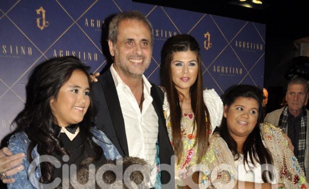 Jorge Rial con sus hijas y Loly Antoniale. (Foto: Jennifer Rubio-Ciudad.com)