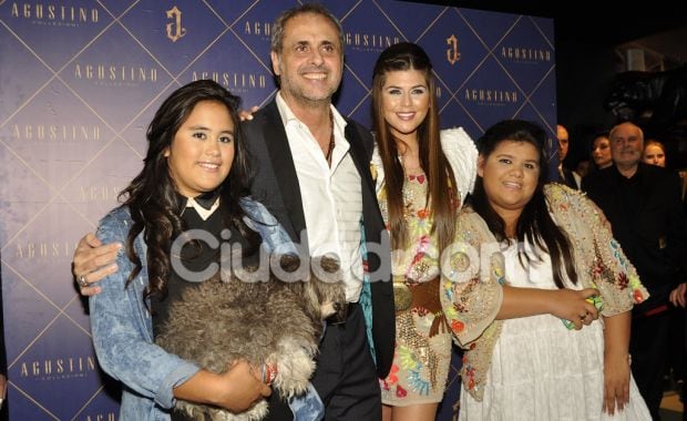 Jorge Rial con sus hijas y Loly Antoniale. (Foto: Jennifer Rubio-Ciudad.com)