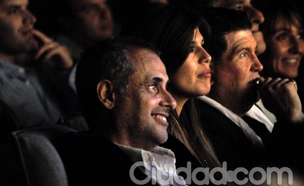 Jorge Rial y la Niña Loly, enamorados en el estreno de Flor de la V (Foto: Jennifer Rubio). 