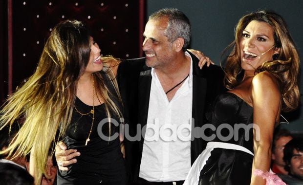 Jorge Rial y la Niña Loly, enamorados en el estreno de Flor de la V (Foto: Jennifer Rubio). 