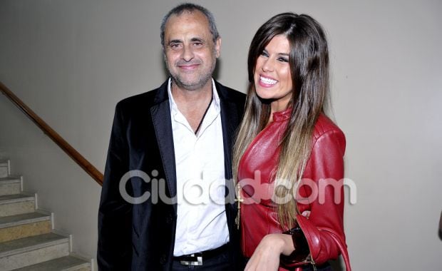 Jorge Rial y la Niña Loly, enamorados en el estreno de Flor de la V (Foto: Jennifer Rubio). 