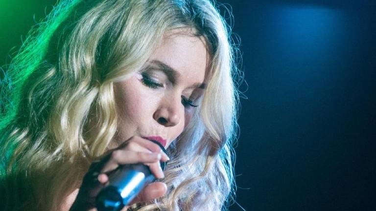 Joss Stone lanzó su primera canción en tres años: “walk with me”