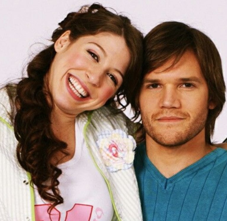 Juan en Floricienta junto a Florencia.