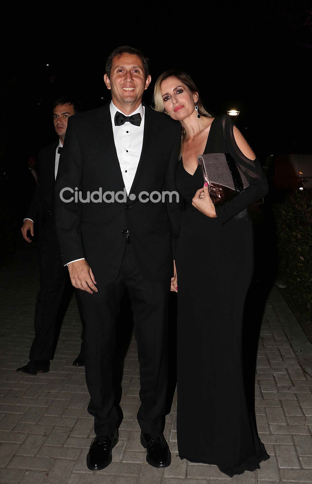 Juan Pablo Varsky y su novia, súper elegantes. Foto: Movilpress.