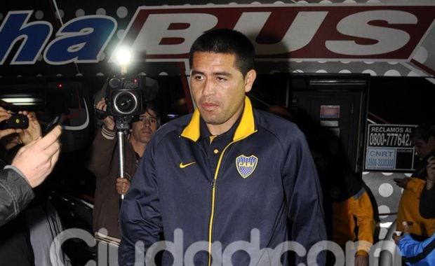 Juan Román Riquelme a la entrada del teatro Picadilly. (Foto: Jennifer Rubio-Ciudad.com)