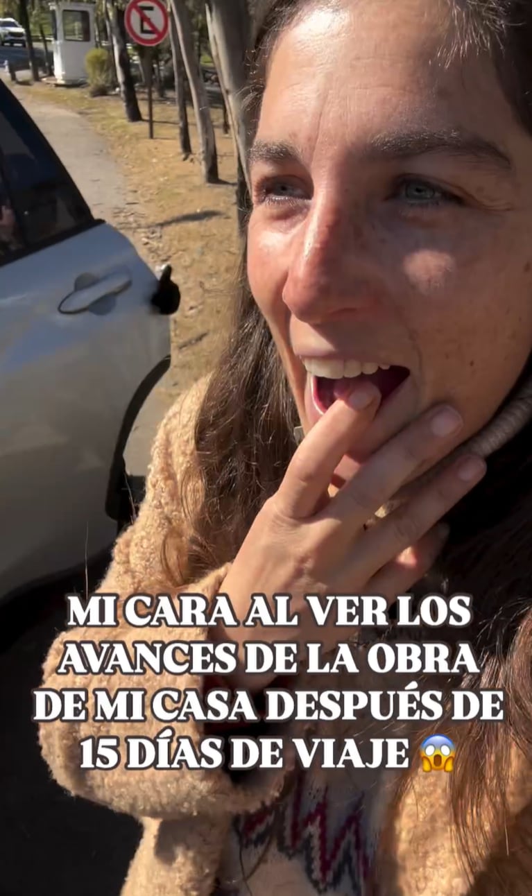 Juana se emocionó al ver cómo avanza la construcción de su casa.