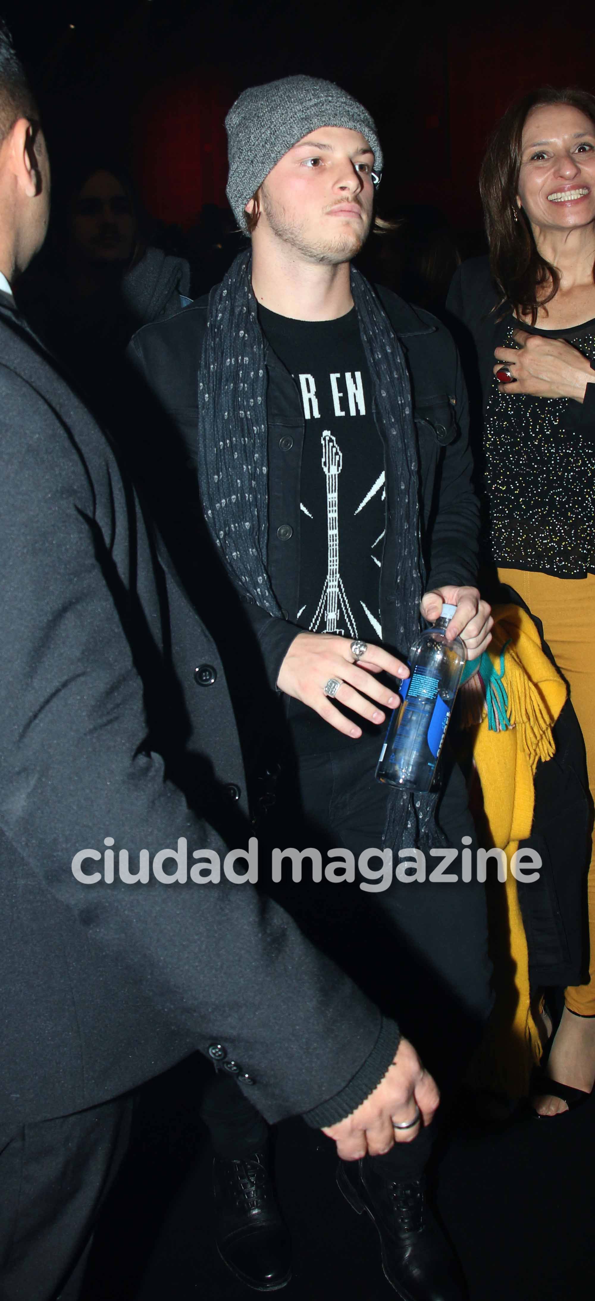 Juana Tinelli, muy enamorada con Mika Bonomi en un evento familiar en el Bafweek. (Foto: Movilpress)