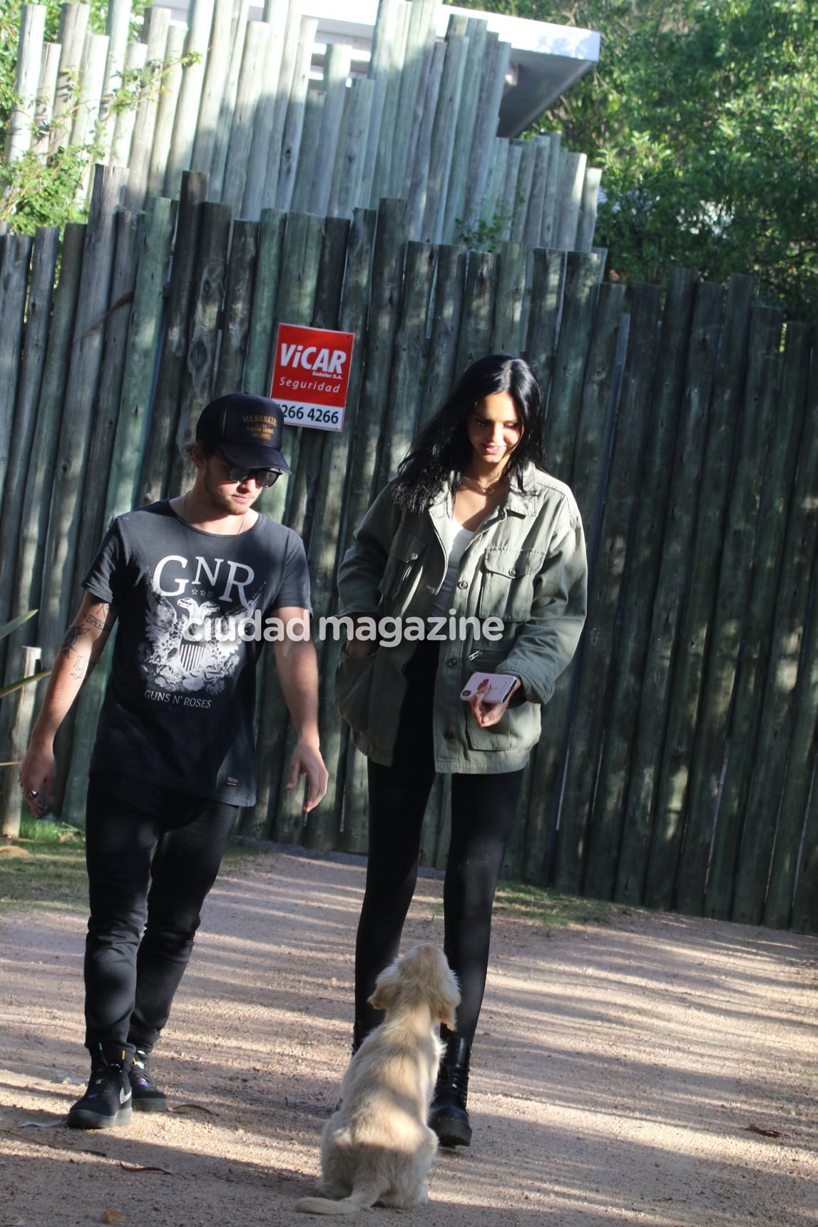 Juana Tinelli y Mika Bonomi, romance en Punta del Este. (Foto: GM Press)