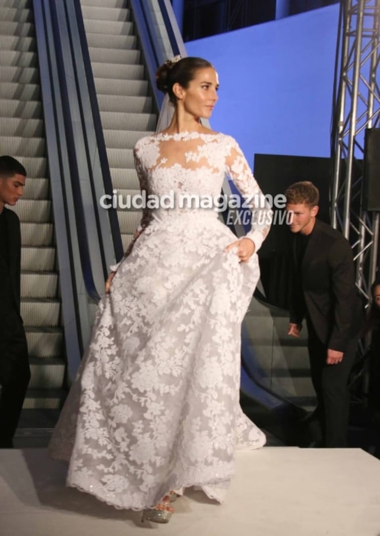 Juana Viale sorprendió a Mirtha Legrand desfilando vestida de novia: las fotos del momento y la emoción de la diva