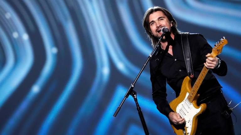 Juanes regresa a la música de su infancia para un nuevo disco y un documental