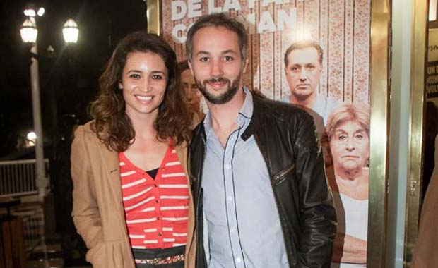 Julia Mengolini y Diego Iglesias, enamoradísimos en la presentación de "La omisión de la familia Coleman". (Foto: facebook.com/pages/La-omisi%C3%B3n-de-la-familia-Coleman-Oficial/626694857400108?fref=ts)