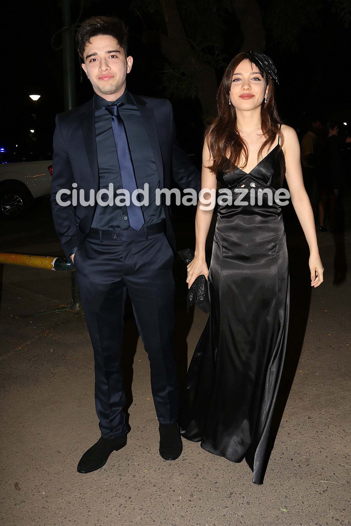 Julián Serrano y Malena Narvay, una de las parejitas de la noche (Fotos: Movilpress). 