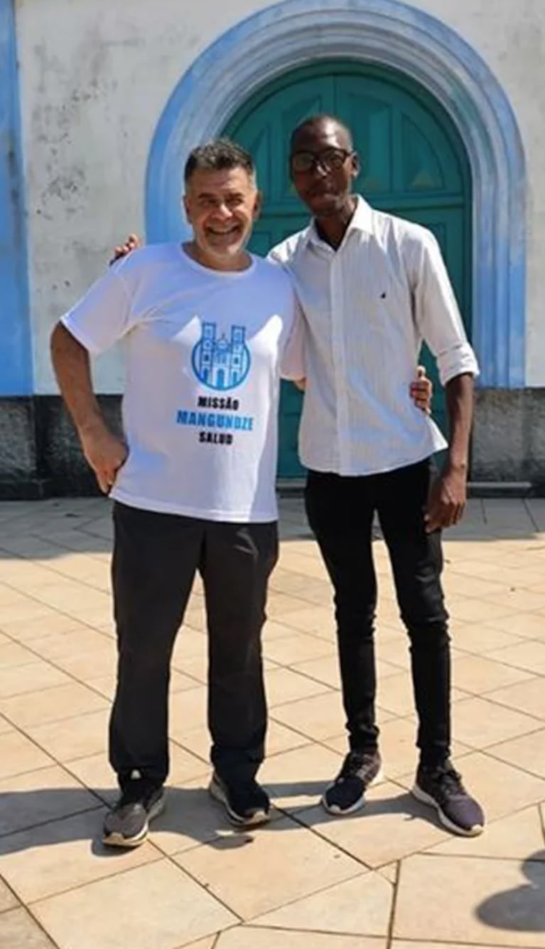 Julián Weich viajó a África y se reencontró con su hijo mozambiqueño: las conmovedoras imágenes