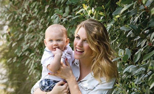 Juliana Giambroni con su hijo Milo. (Foto: Hola.com.ar)