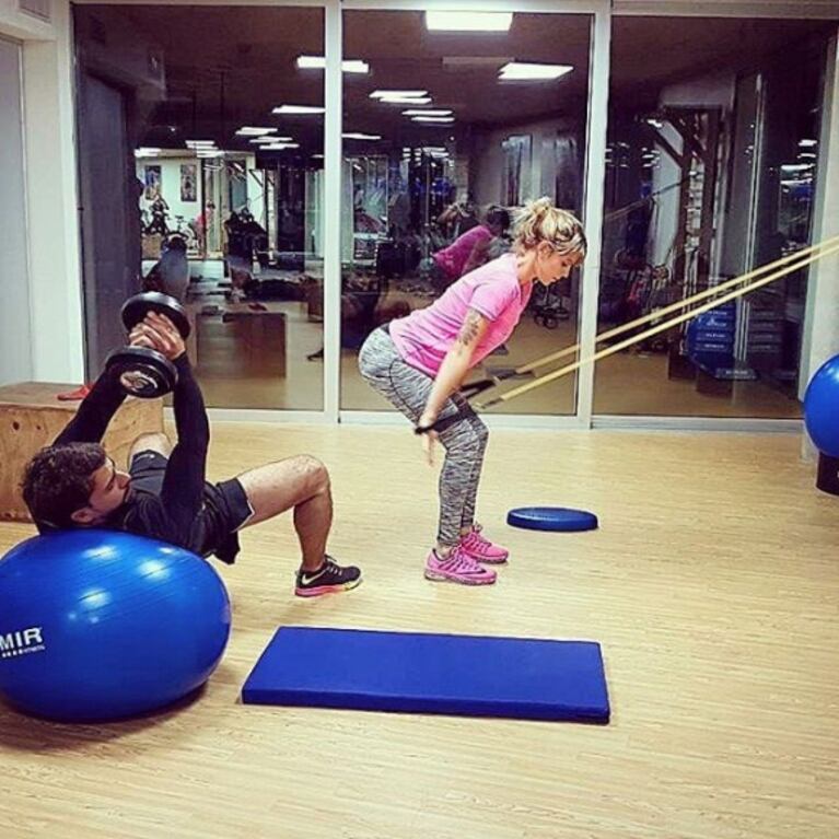 Juliana Giambroni y Matías Di Chiara, una pareja fit: lomazos en el gym 