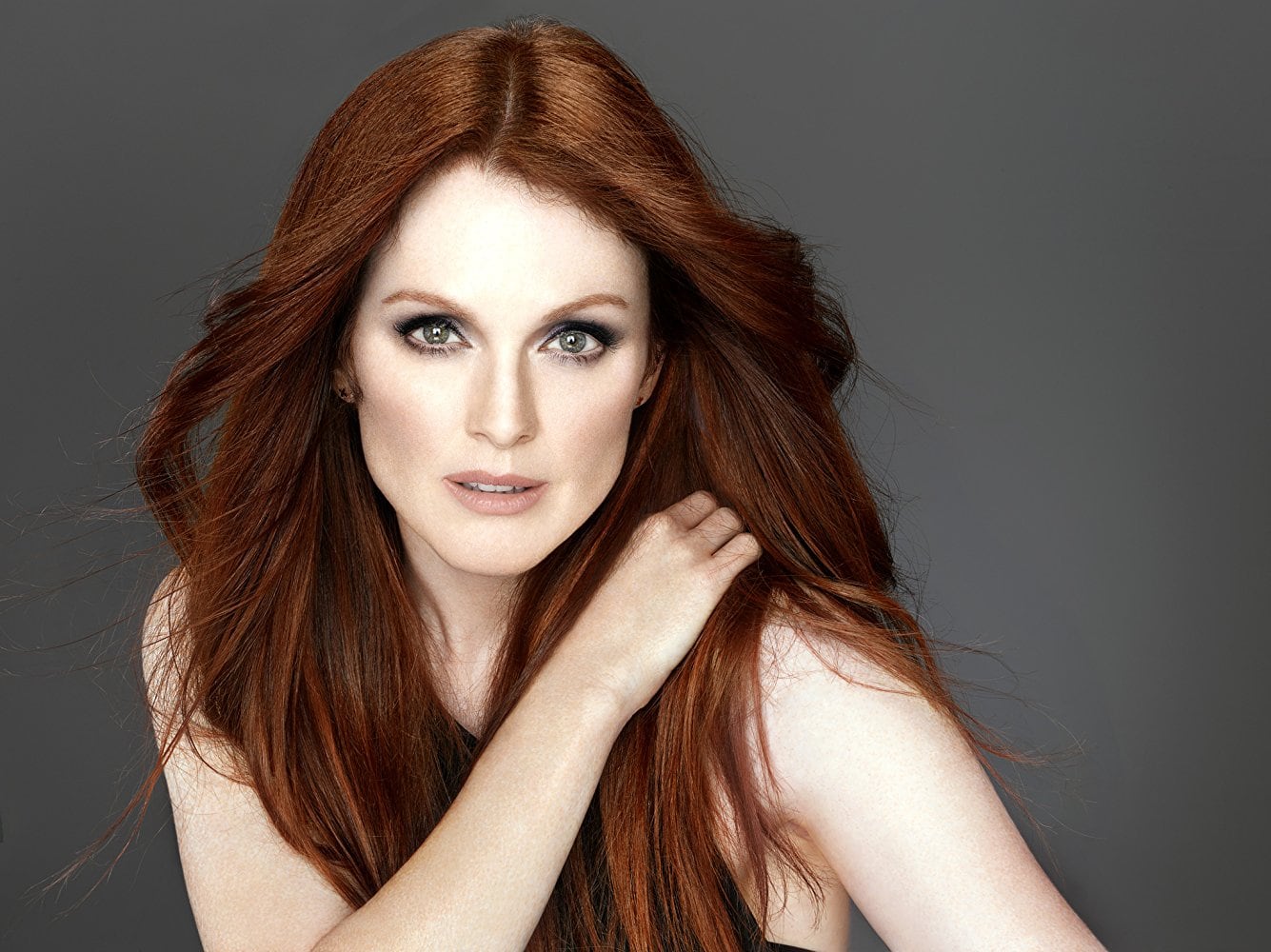 Julianne Moore se siente a gusto a sus 57 años: “Me siento más feliz conmigo misma”