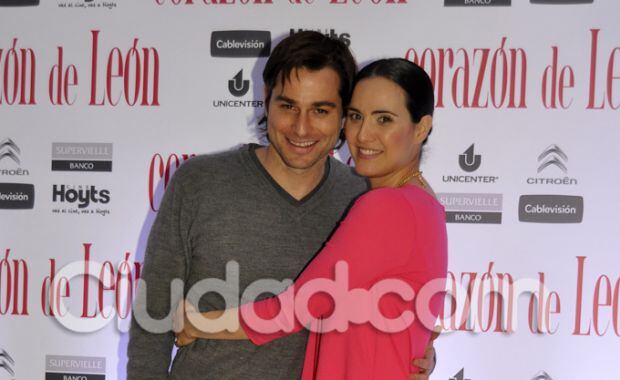 Julieta Díaz y su marido, Brent Federighi. (Foto: Jennifer Rubio-Ciudad.com)