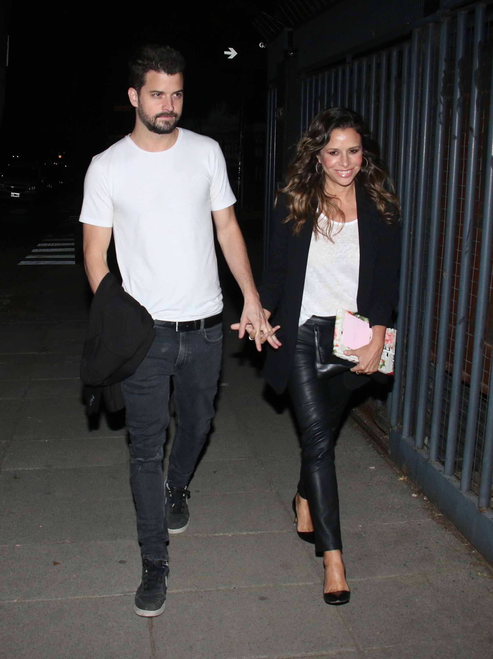 Julieta Ortega, enamorada junto a Camilo Vaca Narvaja en el cumpleaños de Nancy Dupláa. (Foto: Movilpress)