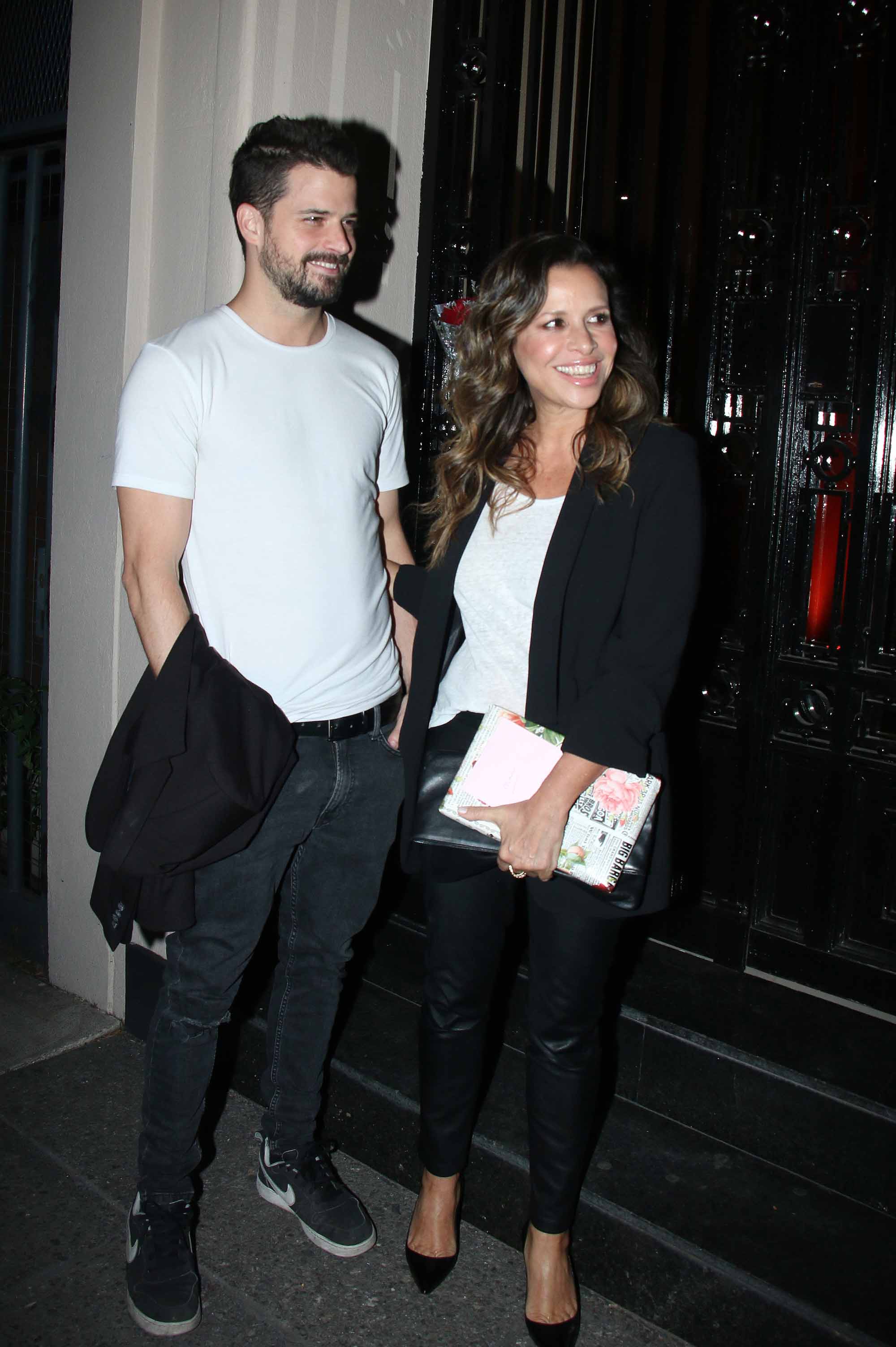 Julieta Ortega, enamorada junto a Camilo Vaca Narvaja en el cumpleaños de Nancy Dupláa. (Foto: Movilpress)