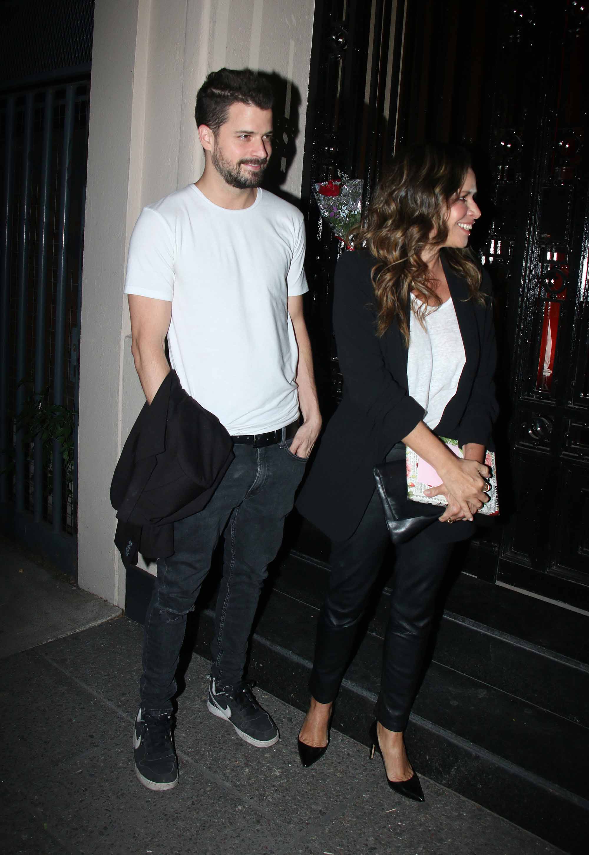 Julieta Ortega, enamorada junto a Camilo Vaca Narvaja en el cumpleaños de Nancy Dupláa. (Foto: Movilpress)