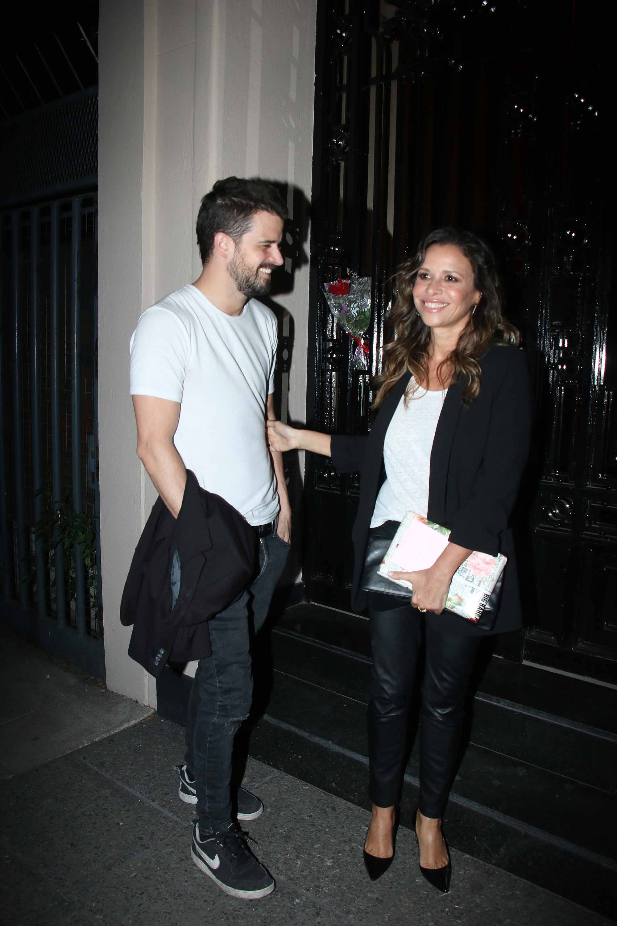 Julieta Ortega, enamorada junto a Camilo Vaca Narvaja en el cumpleaños de Nancy Dupláa. (Foto: Movilpress)