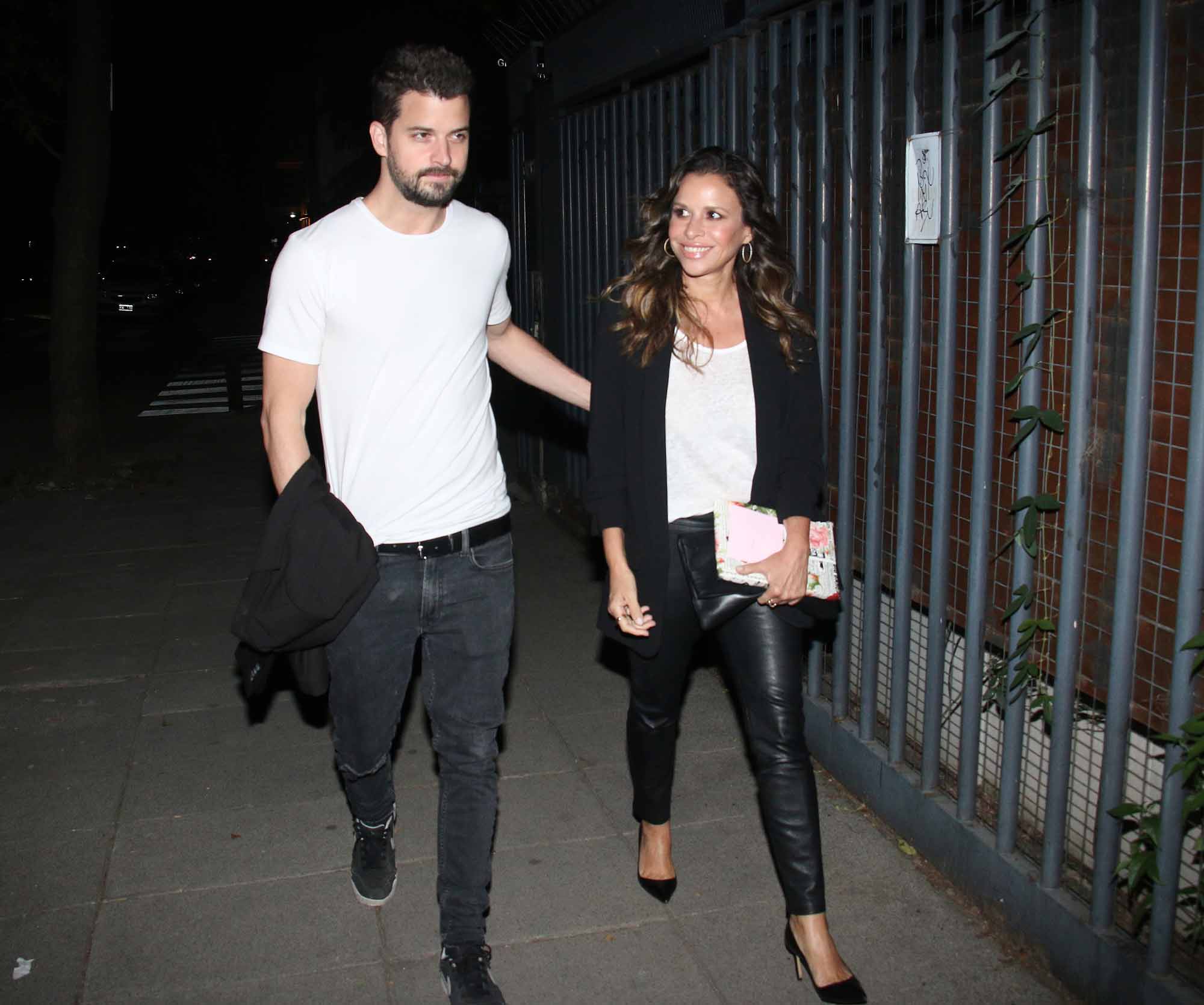 Julieta Ortega, enamorada junto a Camilo Vaca Narvaja en el cumpleaños de Nancy Dupláa. (Foto: Movilpress)