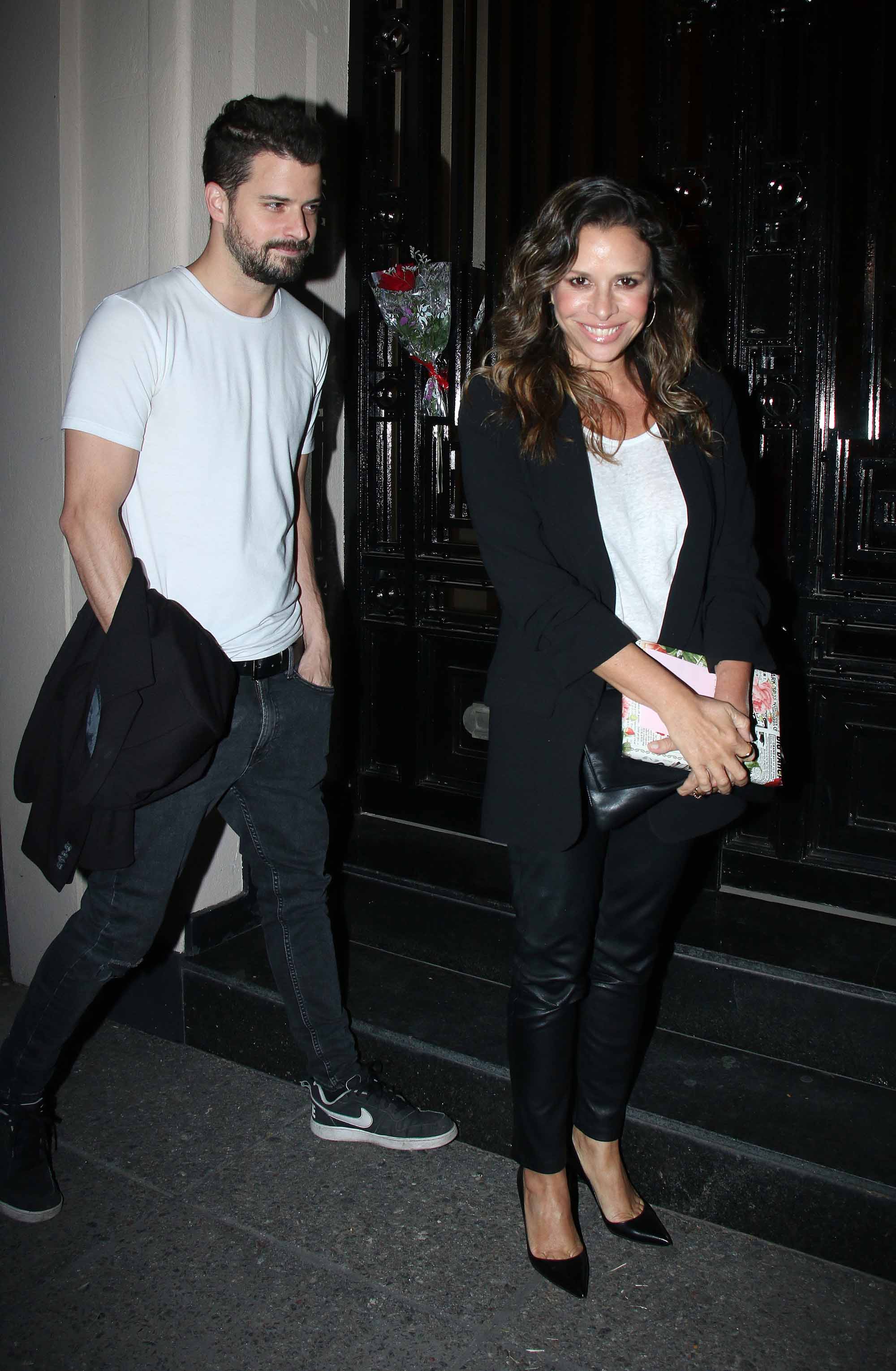 Julieta Ortega, enamorada junto a Camilo Vaca Narvaja en el cumpleaños de Nancy Dupláa. (Foto: Movilpress)