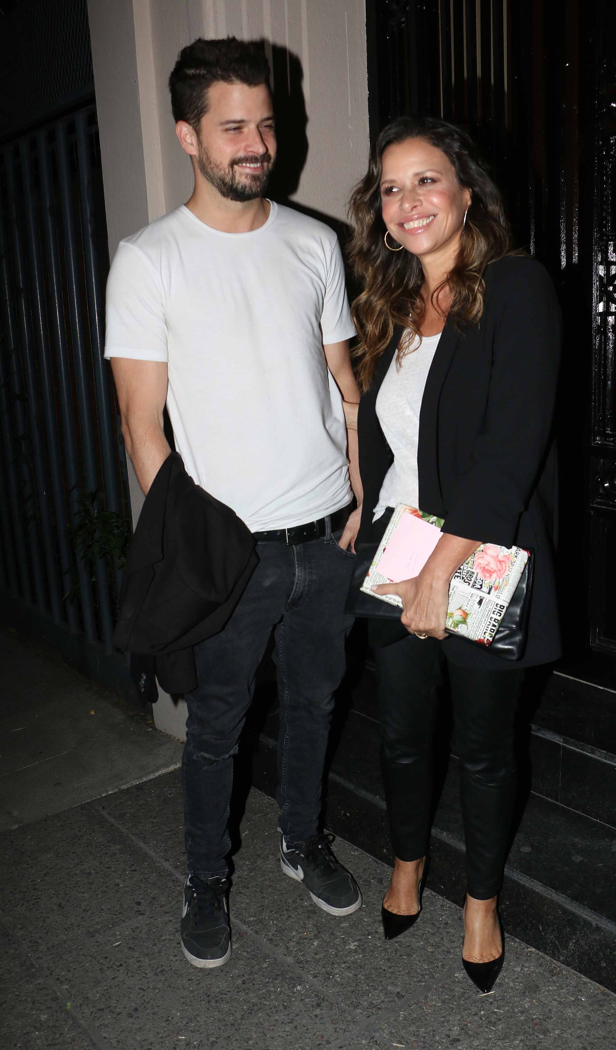 Julieta Ortega, enamorada junto a Camilo Vaca Narvaja en el cumpleaños de Nancy Dupláa. (Foto: Movilpress)