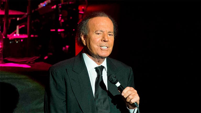 Julio Iglesias reaparece en Uzbekistán, donde arrancó su gira 50 Aniversario